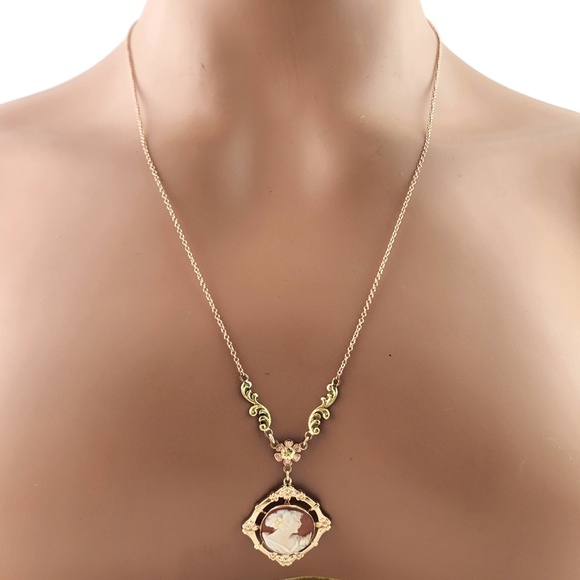 10 Karat Tri Gold Cameo Pendant Necklace #18536 - Picture 8 of 8